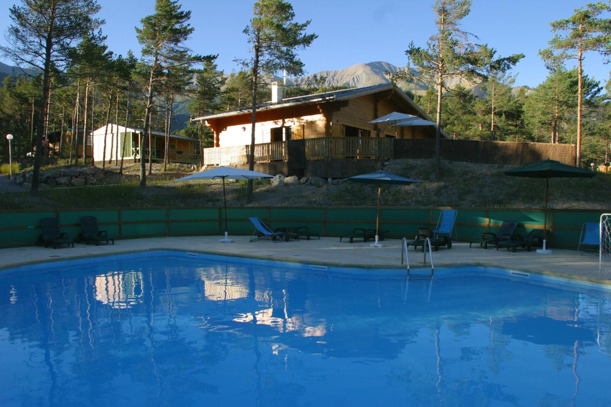 Parc Residentiel De Loisir : Le Loup Blanc Du Riou Barcelonnette Exterior foto