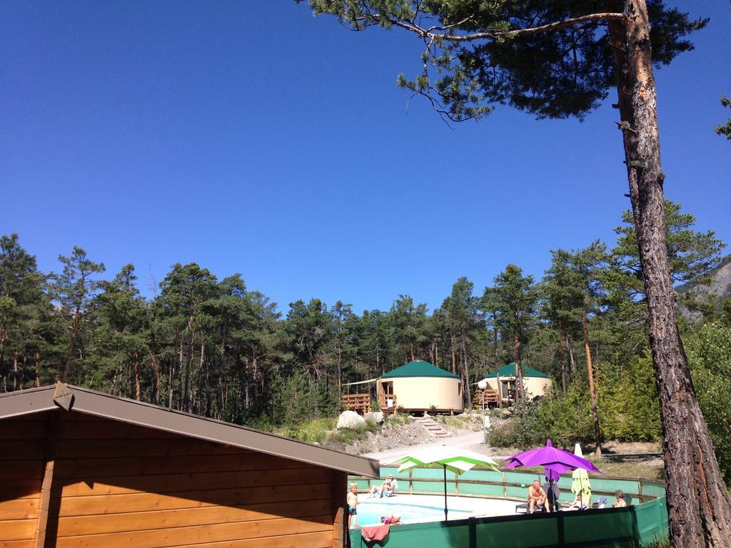 Parc Residentiel De Loisir : Le Loup Blanc Du Riou Barcelonnette Exterior foto
