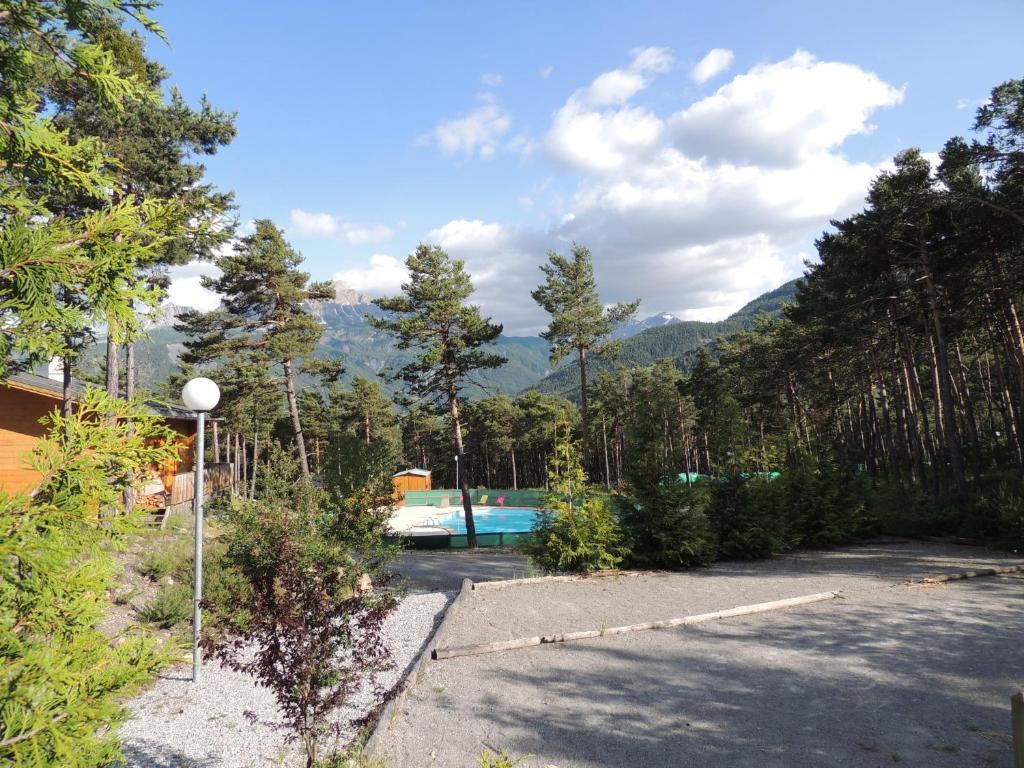 Parc Residentiel De Loisir : Le Loup Blanc Du Riou Barcelonnette Exterior foto